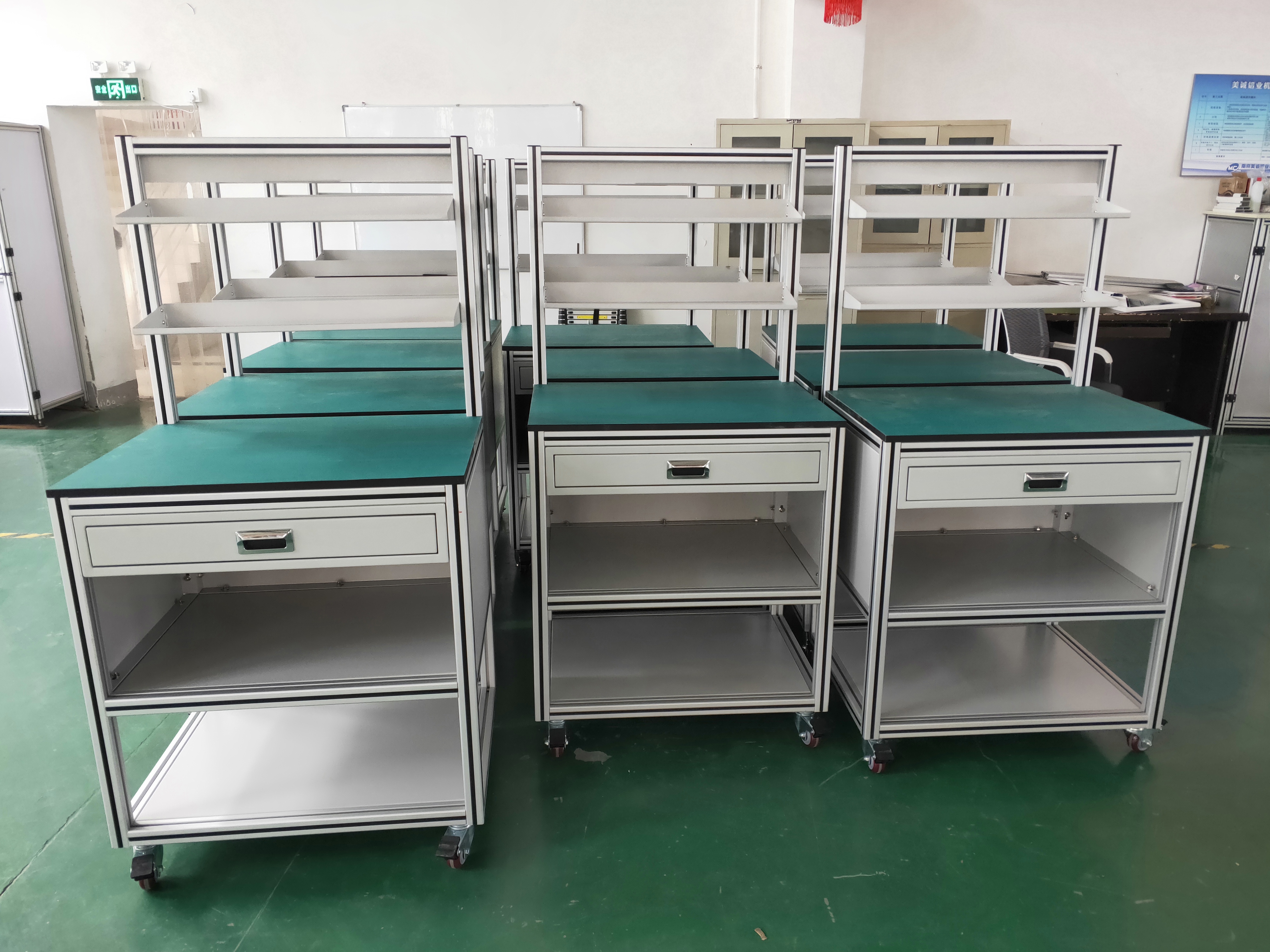 有多少?gòu)S家可以制作出防靜電操作臺(tái)？